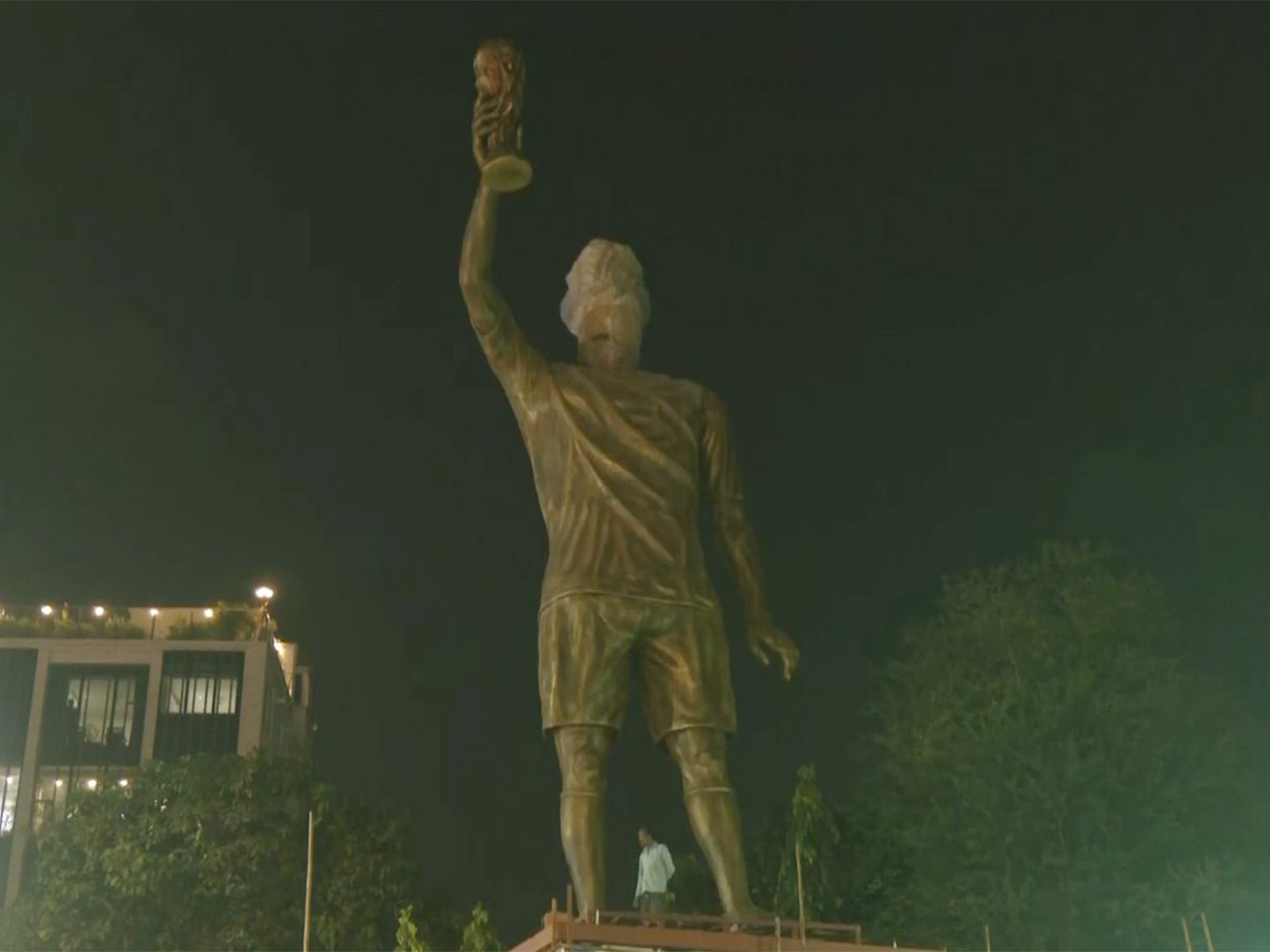 कोलकातामा लियोनल मेस्सीको ७० फिट अग्लो प्रतिमा तयार, डिसेम्बर १३ मा उद्घाटन
